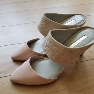 BCBG Eneration Light pink/ nude leather heel